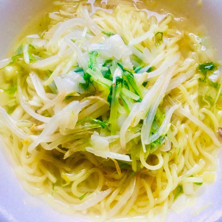 50円でできる 水菜ともやしの海老風味ラーメン